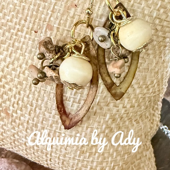 Gold statement earrings - Picture 2 of 2